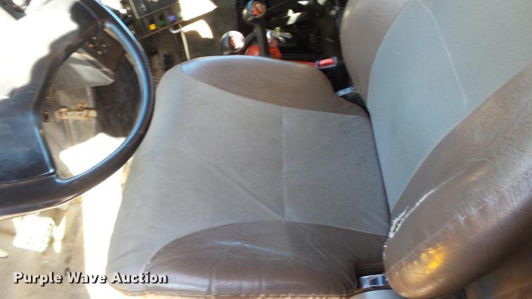 image for item DC5653 2002 International 4900 dump truck