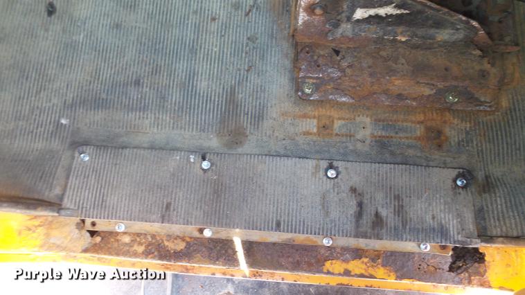 image for item DC5653 2002 International 4900 dump truck