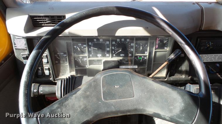 image for item DC5653 2002 International 4900 dump truck