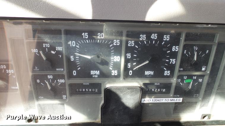 image for item DC5653 2002 International 4900 dump truck