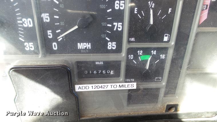 image for item DC5653 2002 International 4900 dump truck