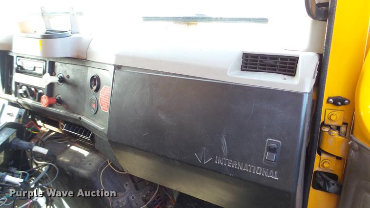 image for item DC5653 2002 International 4900 dump truck