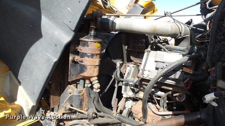 image for item DC5653 2002 International 4900 dump truck