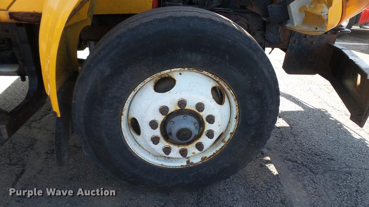 image for item DC5653 2002 International 4900 dump truck