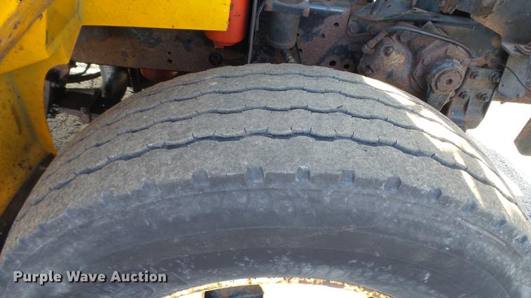 image for item DC5653 2002 International 4900 dump truck