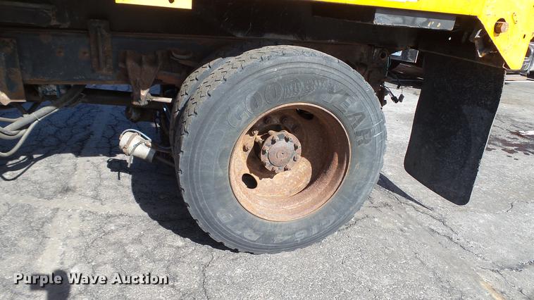 image for item DC5653 2002 International 4900 dump truck