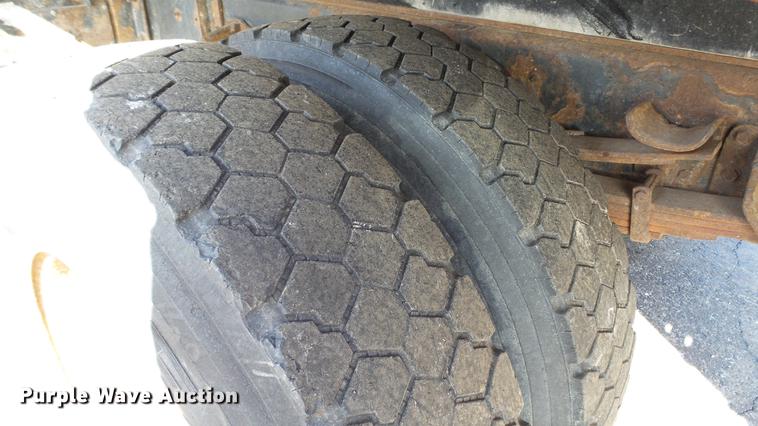 image for item DC5653 2002 International 4900 dump truck