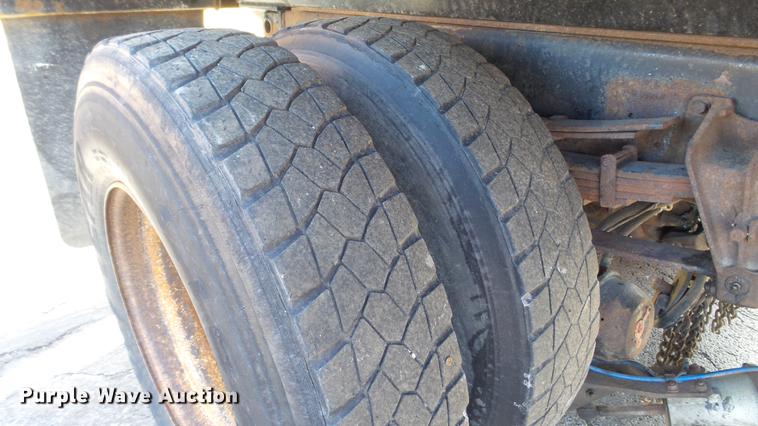 image for item DC5653 2002 International 4900 dump truck