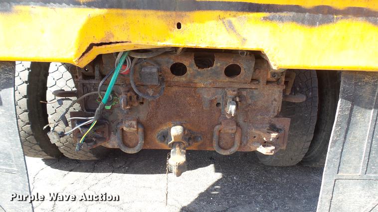 image for item DC5653 2002 International 4900 dump truck