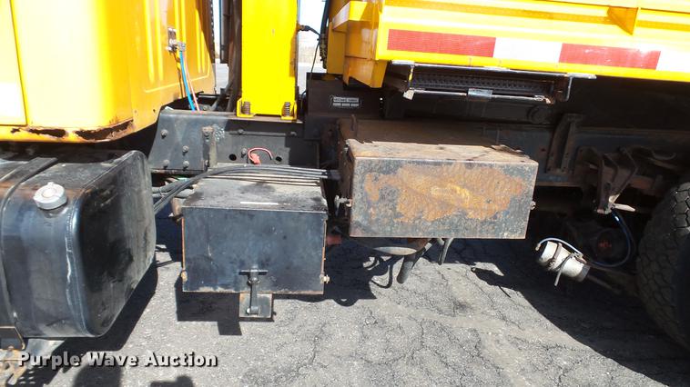 image for item DC5653 2002 International 4900 dump truck