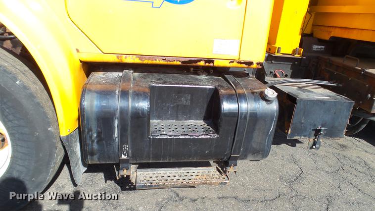 image for item DC5653 2002 International 4900 dump truck