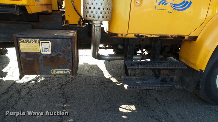 image for item DC5653 2002 International 4900 dump truck