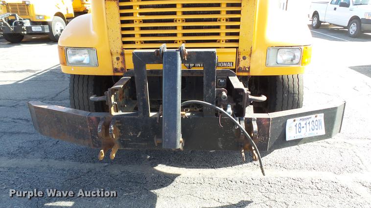 image for item DC5653 2002 International 4900 dump truck