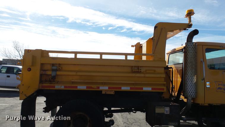 image for item DC5653 2002 International 4900 dump truck