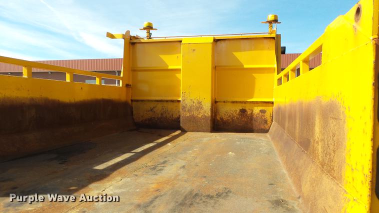 image for item DC5653 2002 International 4900 dump truck