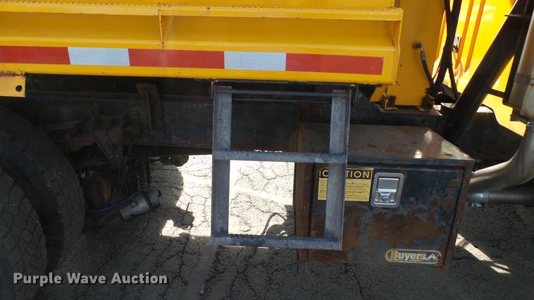 image for item DC5653 2002 International 4900 dump truck