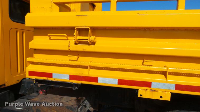 image for item DC5653 2002 International 4900 dump truck