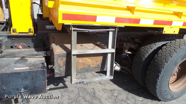 image for item DC5653 2002 International 4900 dump truck