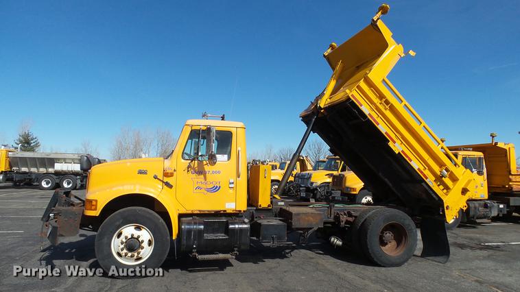 image for item DC5653 2002 International 4900 dump truck