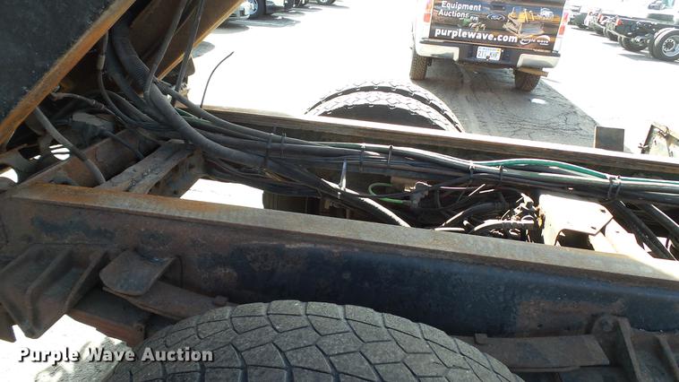 image for item DC5653 2002 International 4900 dump truck