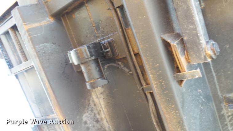 image for item DC5653 2002 International 4900 dump truck