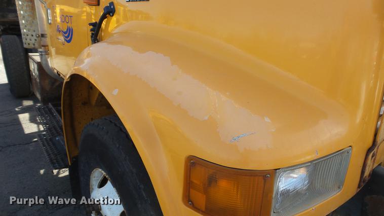 image for item DC5653 2002 International 4900 dump truck