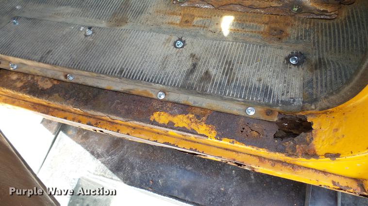 image for item DC5653 2002 International 4900 dump truck