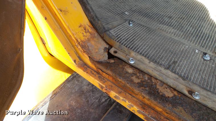 image for item DC5653 2002 International 4900 dump truck