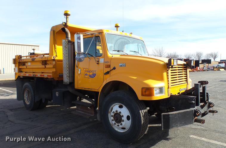 image for item DC5654 2002 International 4900 dump truck