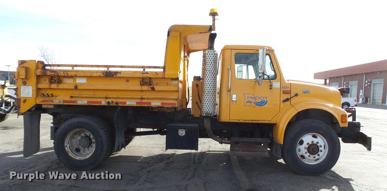image for item DC5654 2002 International 4900 dump truck