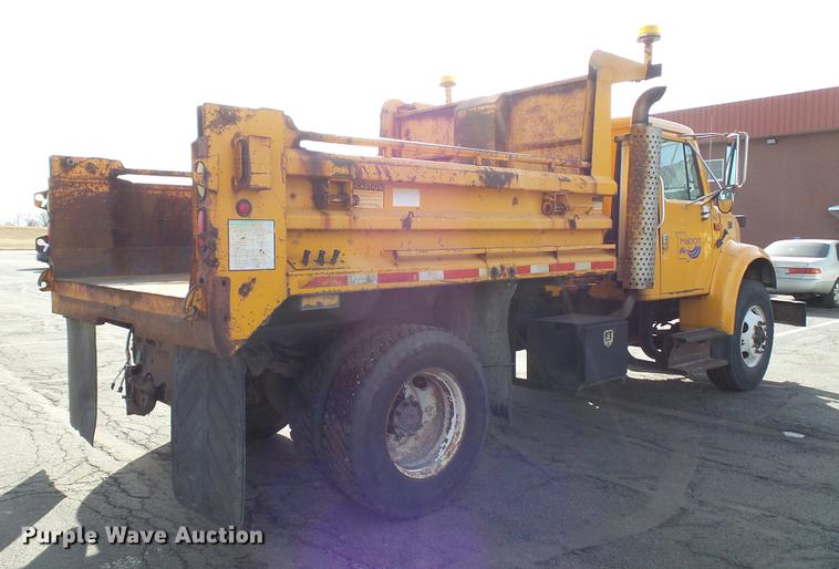image for item DC5654 2002 International 4900 dump truck