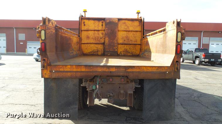 image for item DC5654 2002 International 4900 dump truck