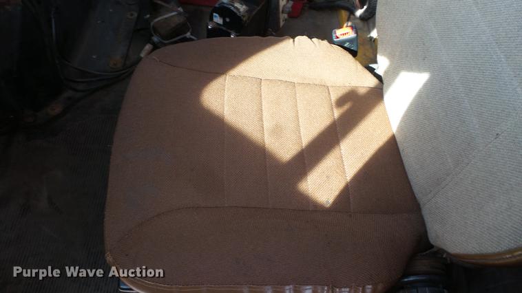 image for item DC5654 2002 International 4900 dump truck