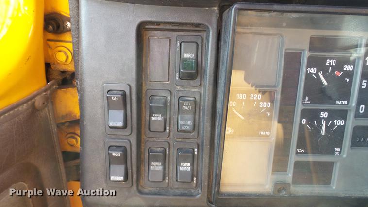 image for item DC5654 2002 International 4900 dump truck