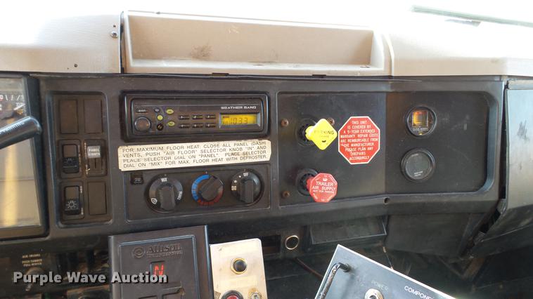 image for item DC5654 2002 International 4900 dump truck