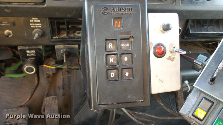 image for item DC5654 2002 International 4900 dump truck