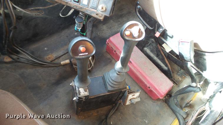 image for item DC5654 2002 International 4900 dump truck