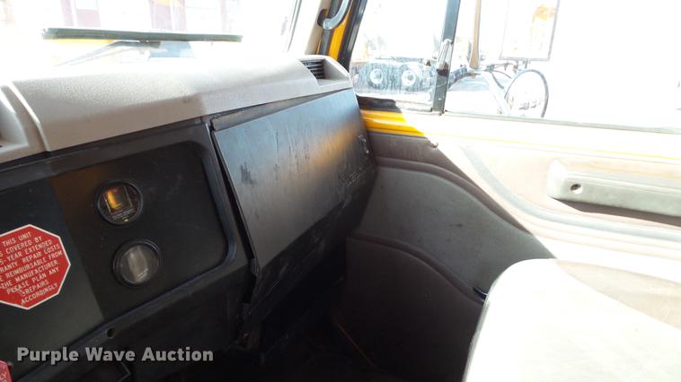 image for item DC5654 2002 International 4900 dump truck