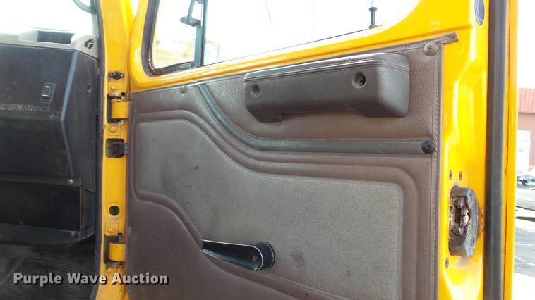 image for item DC5654 2002 International 4900 dump truck