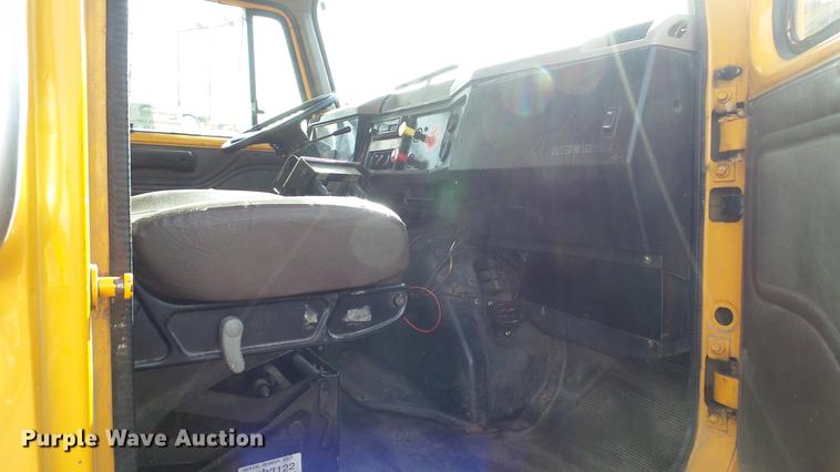 image for item DC5654 2002 International 4900 dump truck