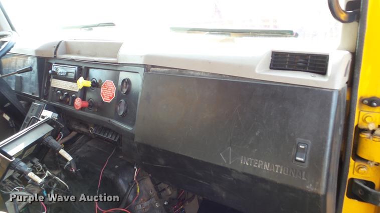 image for item DC5654 2002 International 4900 dump truck