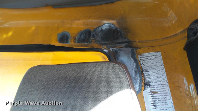 image for item DC5654 2002 International 4900 dump truck