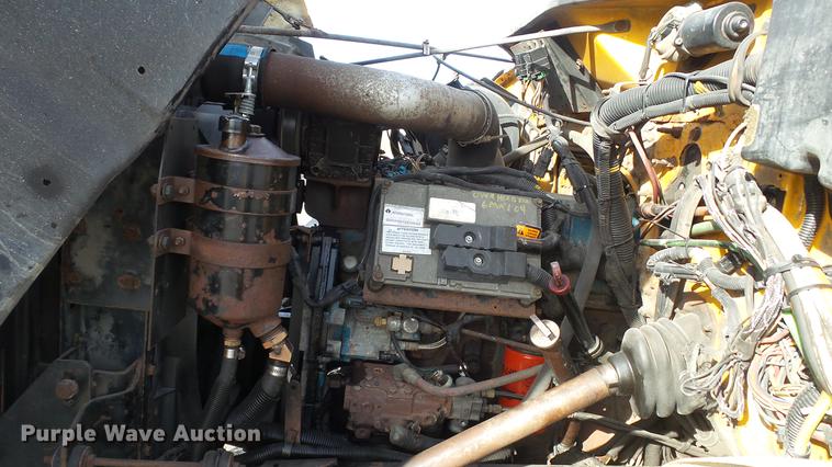 image for item DC5654 2002 International 4900 dump truck