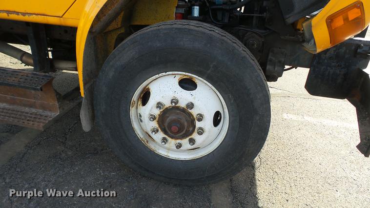 image for item DC5654 2002 International 4900 dump truck