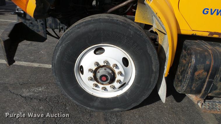 image for item DC5654 2002 International 4900 dump truck