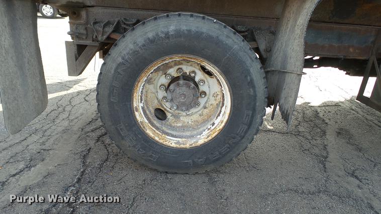 image for item DC5654 2002 International 4900 dump truck