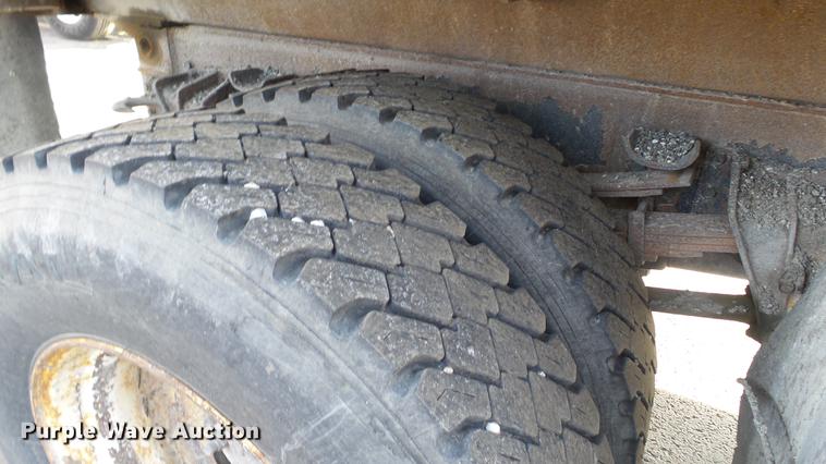 image for item DC5654 2002 International 4900 dump truck