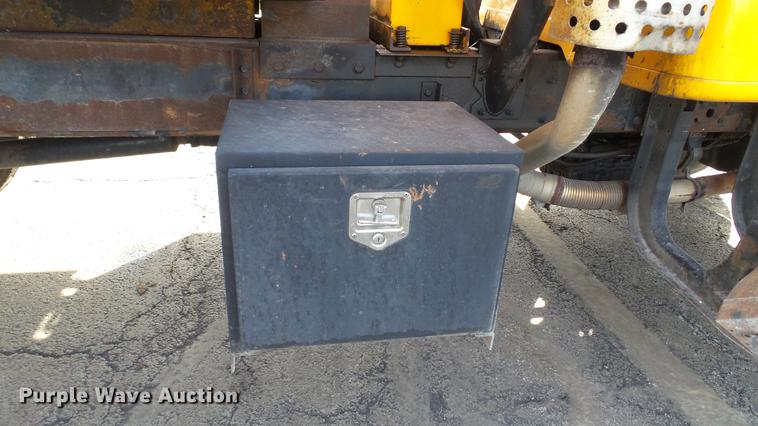 image for item DC5654 2002 International 4900 dump truck