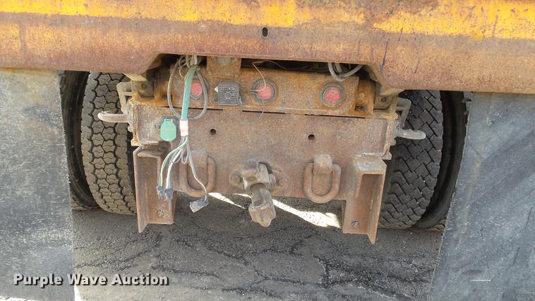 image for item DC5654 2002 International 4900 dump truck