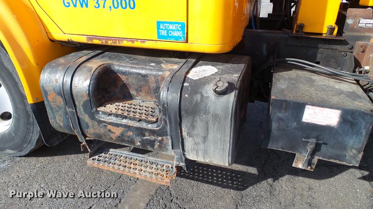 image for item DC5654 2002 International 4900 dump truck